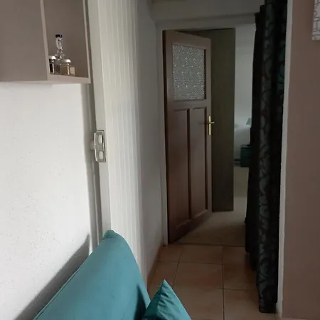 F1 Independant Rez De Jardin Proche De Vichy Petits Dej Compris Homestay