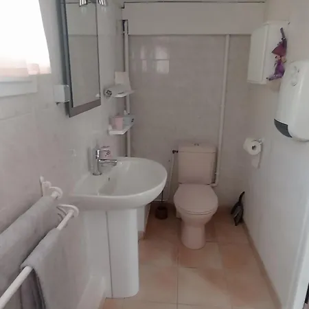 Homestay F1 Independant Rez De Jardin Proche De Vichy Petits Dej Compris *