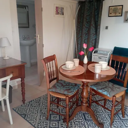 F1 Independant Rez De Jardin Proche De Vichy Petits Dej Compris Homestay