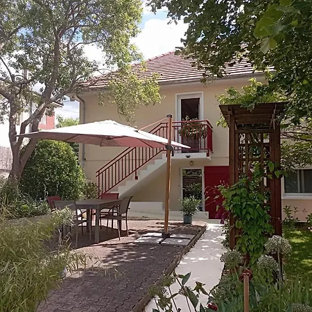 F1 Independant Rez De Jardin Proche De Vichy Petits Dej Compris Homestay