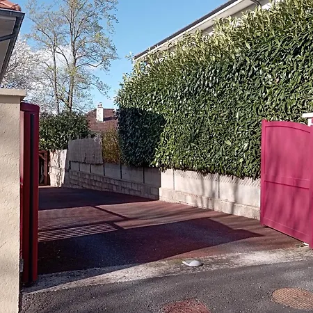 F1 Independant Rez De Jardin Proche De Vichy Petits Dej Compris Homestay *