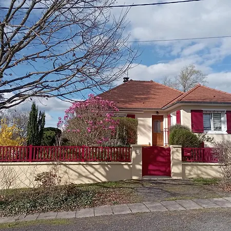 F1 Independant Rez De Jardin Proche De Vichy Petits Dej Compris Homestay